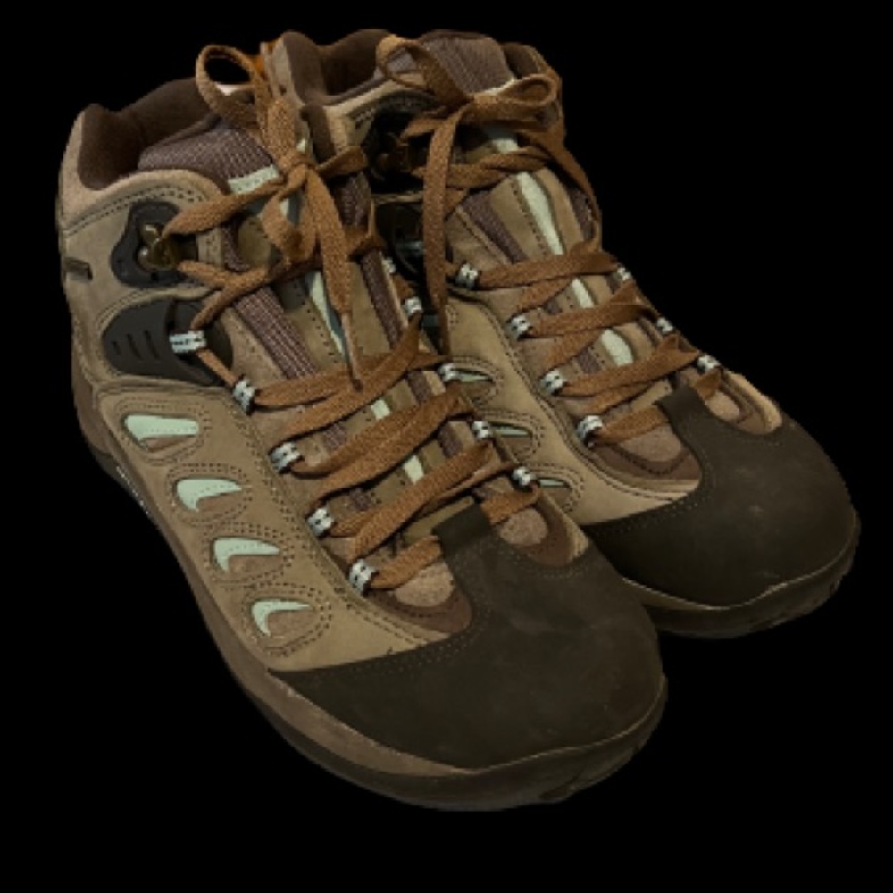 Merrell Brindel/Eggshell Size 9 Womens high tops hiking shoes great condition